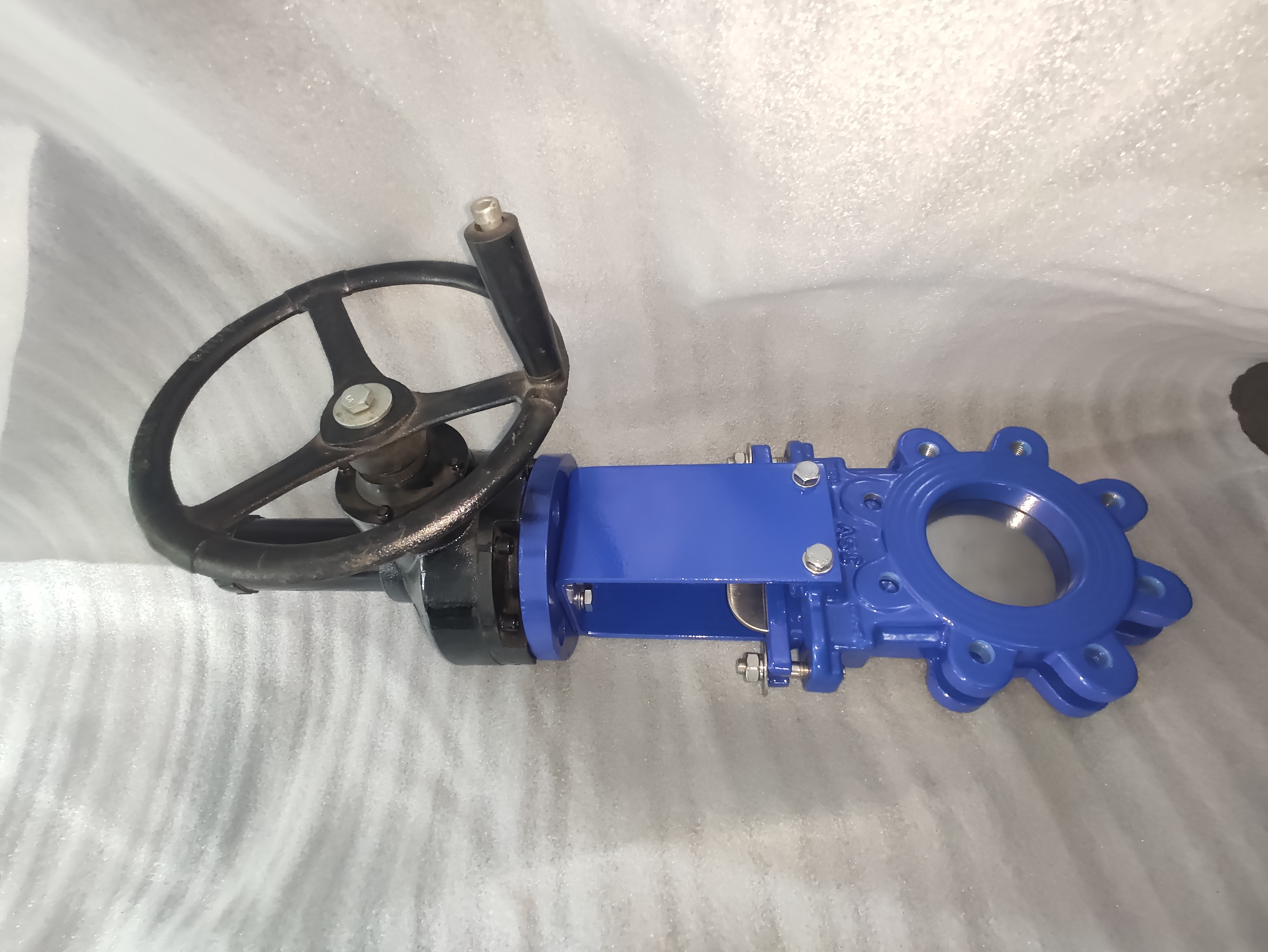 Gear Operated Ductile Iron Knife Gate Valve Installation